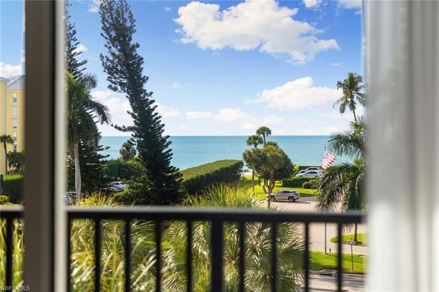 3500 Gulf Shore BLVD N 406, Naples, FL 34103
