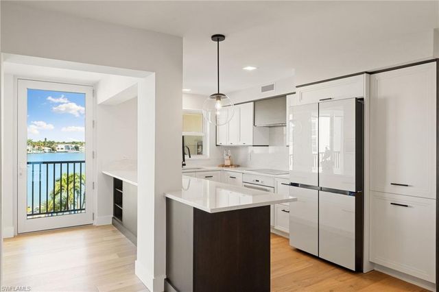 3500 Gulf Shore BLVD N 406, Naples, FL 34103