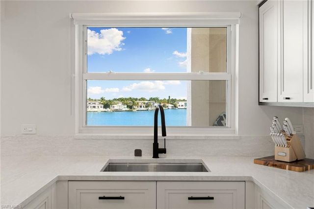 3500 Gulf Shore BLVD N 406, Naples, FL 34103