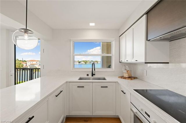 3500 Gulf Shore BLVD N 406, Naples, FL 34103