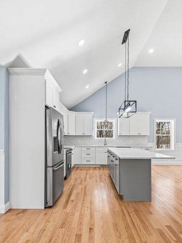 271a Harrington Way, Worcester, MA 01604
