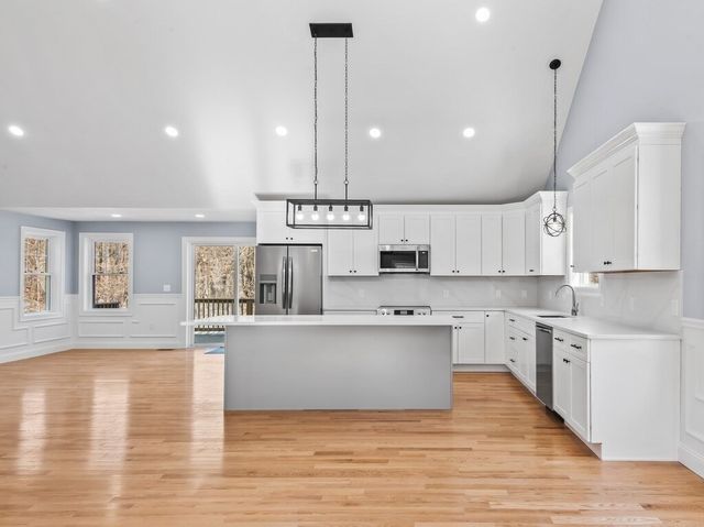 271a Harrington Way, Worcester, MA 01604