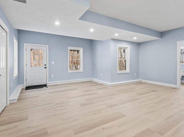 271a Harrington Way, Worcester, MA 01604