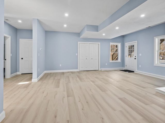 271a Harrington Way, Worcester, MA 01604