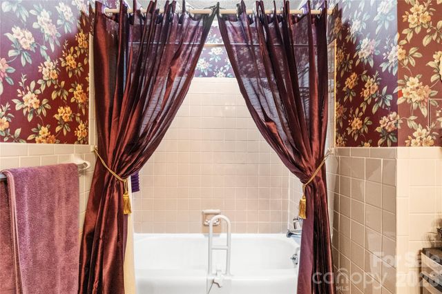 308 Taubrook Place NW, Lenoir, NC 28645