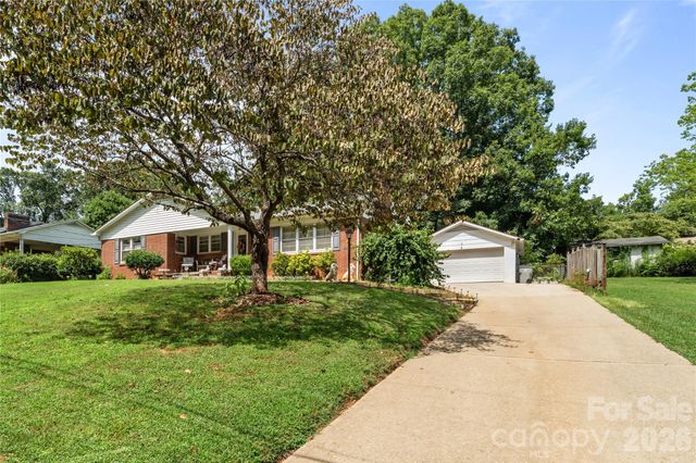 308 Taubrook Place NW, Lenoir, NC 28645