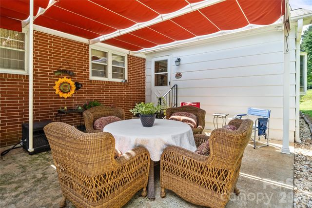 308 Taubrook Place NW, Lenoir, NC 28645