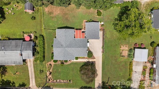 308 Taubrook Place NW, Lenoir, NC 28645