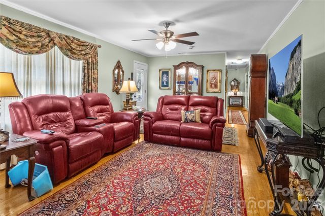 308 Taubrook Place NW, Lenoir, NC 28645