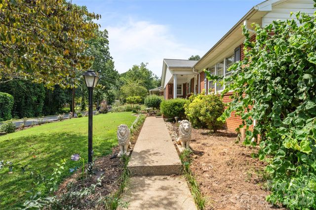 308 Taubrook Place NW, Lenoir, NC 28645