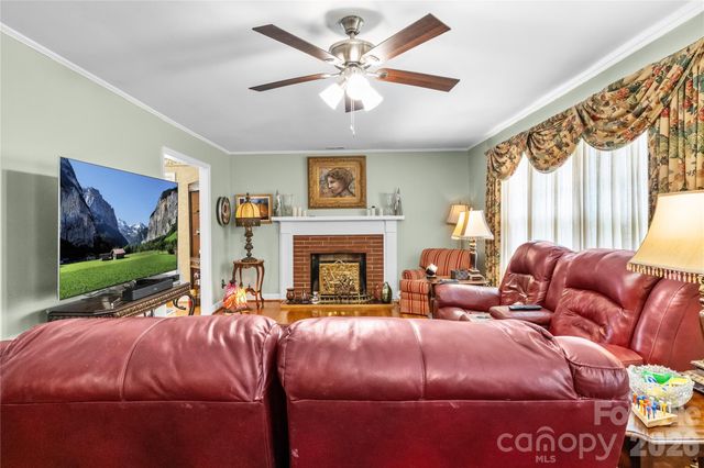 308 Taubrook Place NW, Lenoir, NC 28645