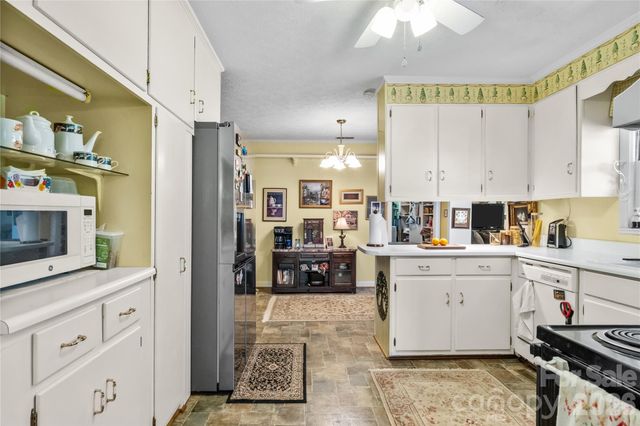 308 Taubrook Place NW, Lenoir, NC 28645