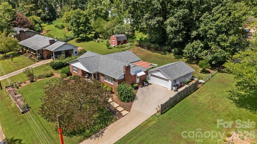 308 Taubrook Place NW, Lenoir, NC 28645