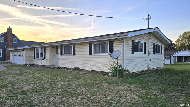 806 W BROADWAY Boulevard, Johnston City, IL 62951