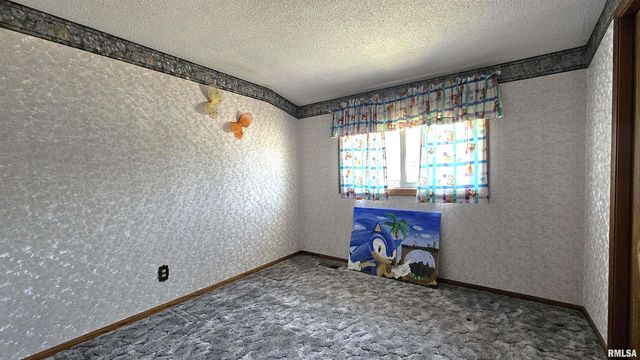 806 W BROADWAY Boulevard, Johnston City, IL 62951