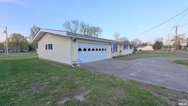 806 W BROADWAY Boulevard, Johnston City, IL 62951