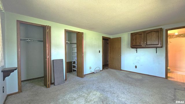 806 W BROADWAY Boulevard, Johnston City, IL 62951