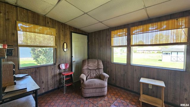 806 W BROADWAY Boulevard, Johnston City, IL 62951