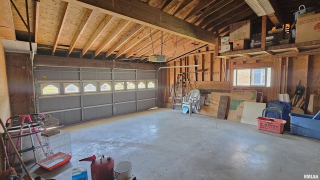806 W BROADWAY Boulevard, Johnston City, IL 62951