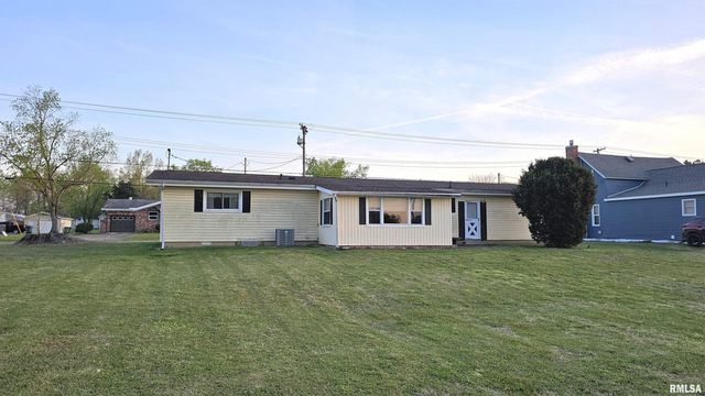 806 W BROADWAY Boulevard, Johnston City, IL 62951