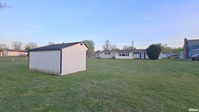 806 W BROADWAY Boulevard, Johnston City, IL 62951