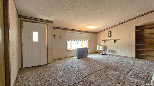 806 W BROADWAY Boulevard, Johnston City, IL 62951