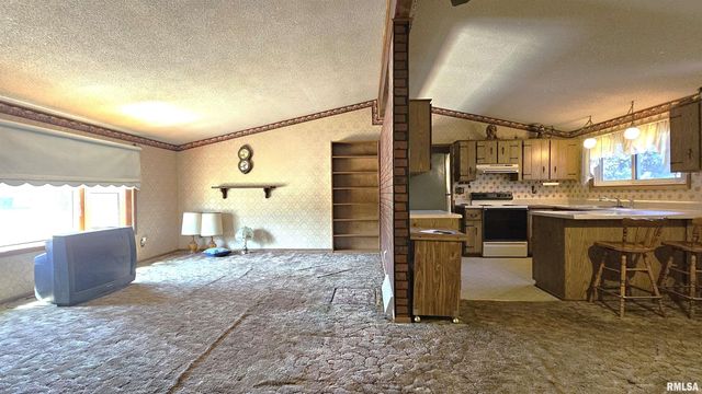 806 W BROADWAY Boulevard, Johnston City, IL 62951
