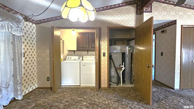 806 W BROADWAY Boulevard, Johnston City, IL 62951