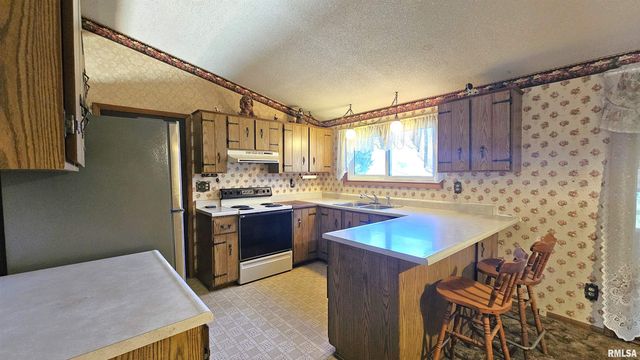 806 W BROADWAY Boulevard, Johnston City, IL 62951