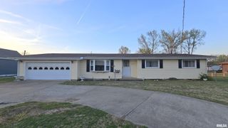 806 W BROADWAY Boulevard, Johnston City, IL 62951