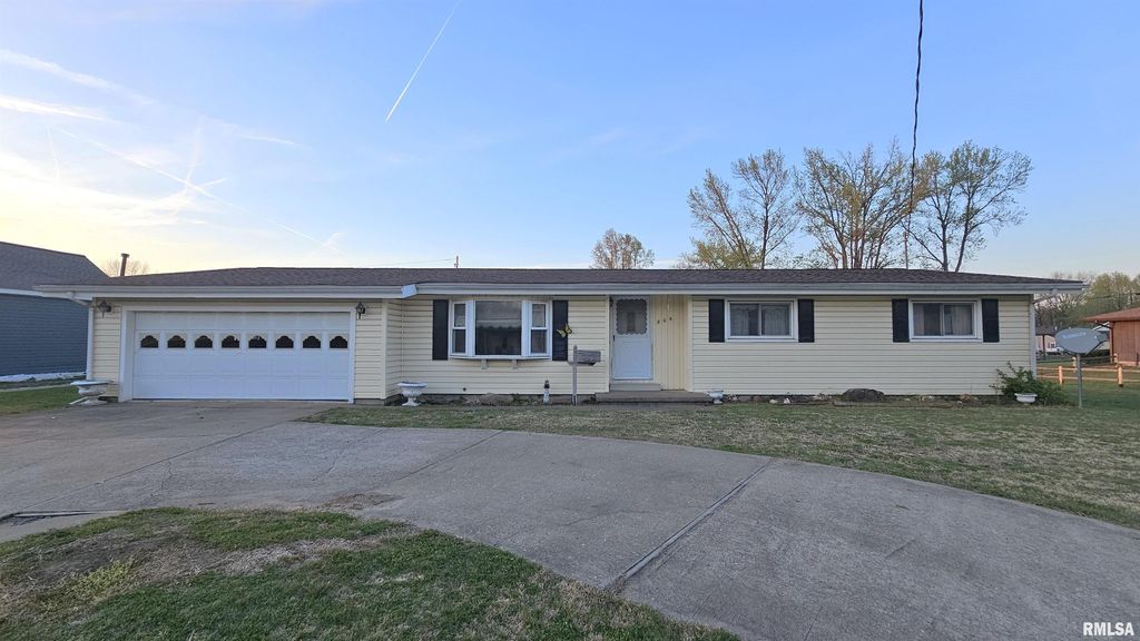 806 W BROADWAY Boulevard, Johnston City, IL 62951