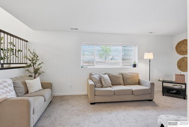 11731 S 111th Avenue, Papillion, NE 68046