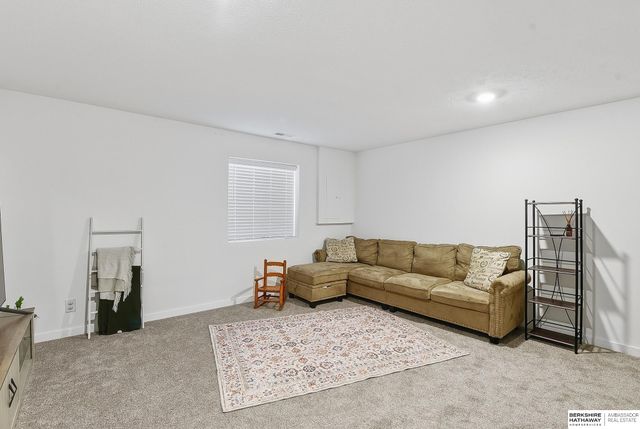 11731 S 111th Avenue, Papillion, NE 68046
