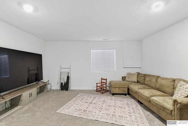 11731 S 111th Avenue, Papillion, NE 68046