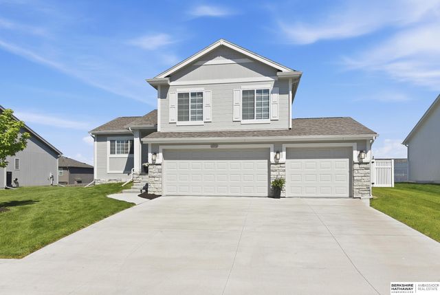 11731 S 111th Avenue, Papillion, NE 68046
