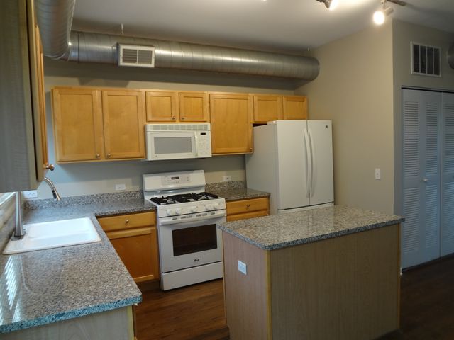 1834 Ridge Avenue 137, Evanston, IL 60201