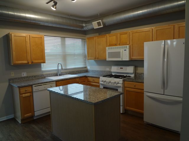 1834 Ridge Avenue 137, Evanston, IL 60201