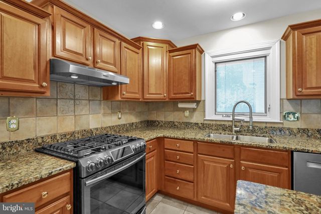 1115 STONEHENGE DR, Reading, PA 19606