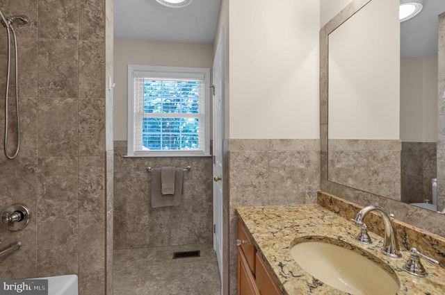 1115 STONEHENGE DR, Reading, PA 19606