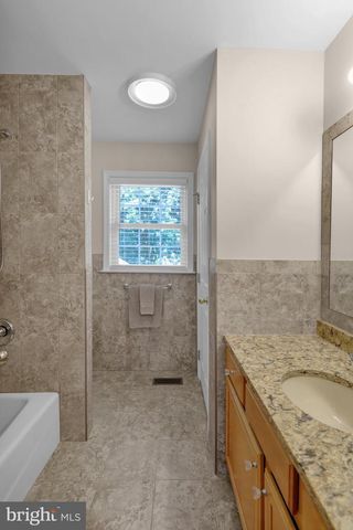 1115 STONEHENGE DR, Reading, PA 19606