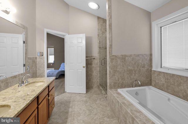 1115 STONEHENGE DR, Reading, PA 19606
