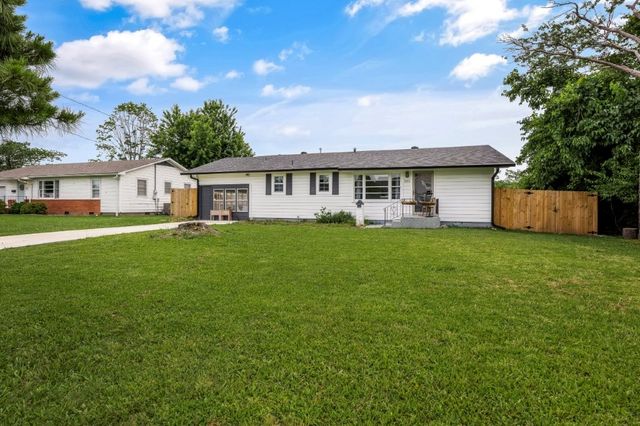 1606 W Cypress Street, Rogers, AR 72758