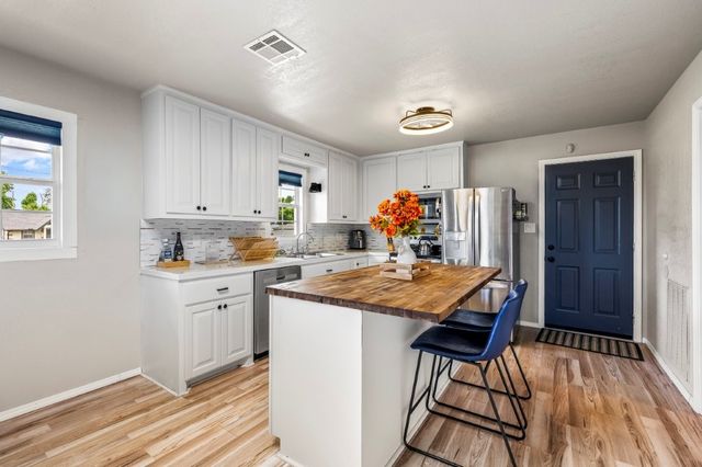 1606 W Cypress Street, Rogers, AR 72758