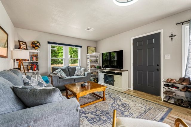 1606 W Cypress Street, Rogers, AR 72758