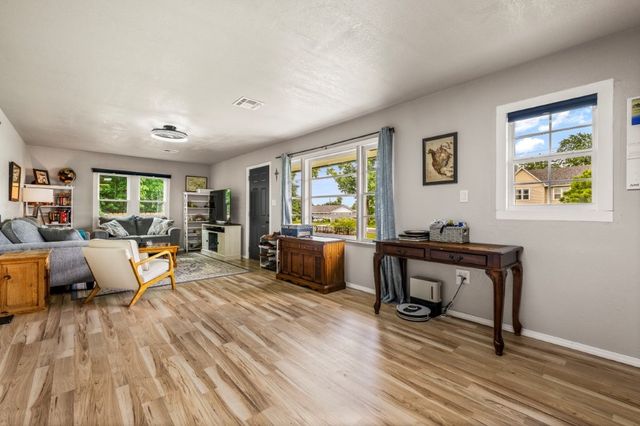 1606 W Cypress Street, Rogers, AR 72758