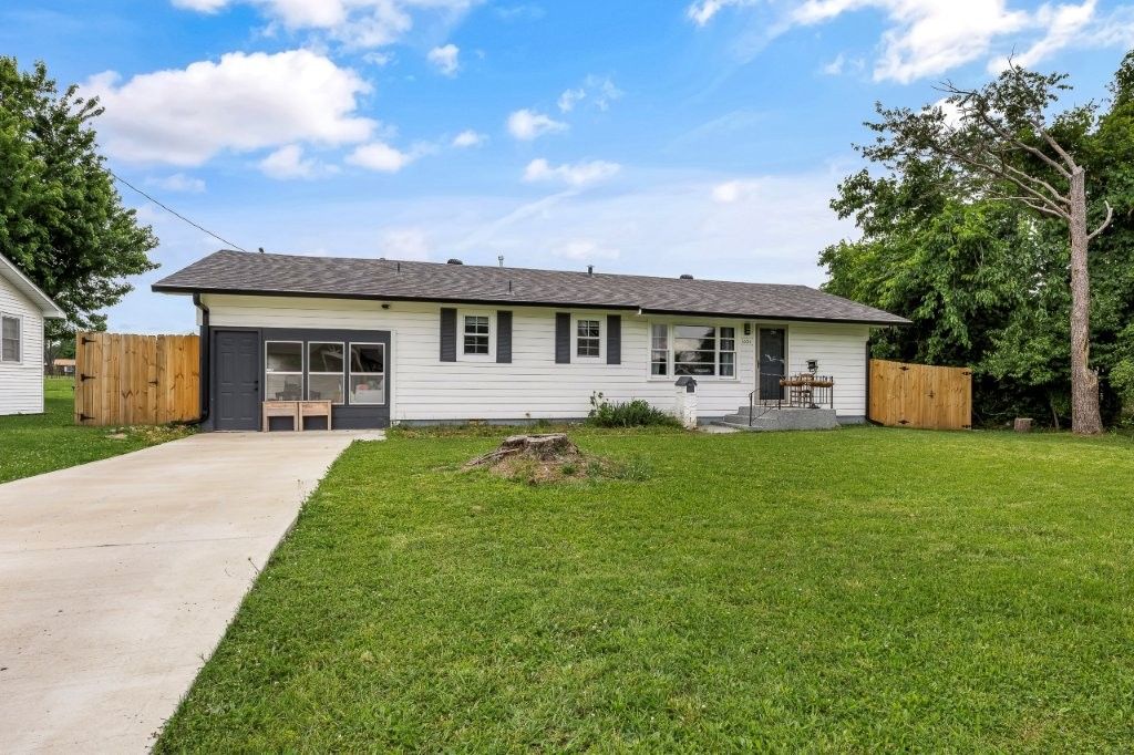 1606 W Cypress Street, Rogers, AR 72758