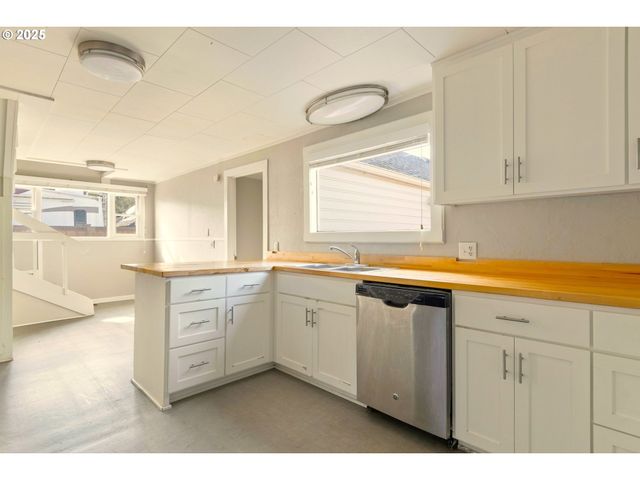 415 SPRING CREEK Dr, Eugene, OR 97404