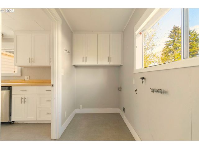 415 SPRING CREEK Dr, Eugene, OR 97404