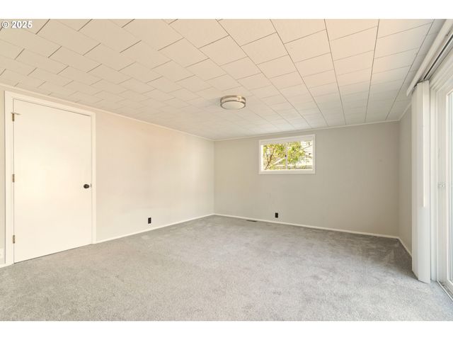 415 SPRING CREEK Dr, Eugene, OR 97404
