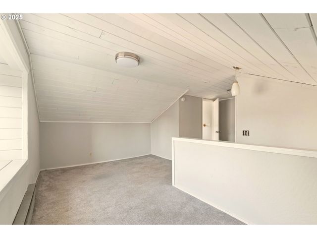 415 SPRING CREEK Dr, Eugene, OR 97404